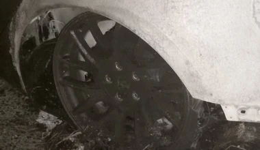 Λαμπάδιασε Tesla στην Αθήνα – Δεν έπαθε τίποτα η μπαταρία (αποκλειστικές εικόνες)