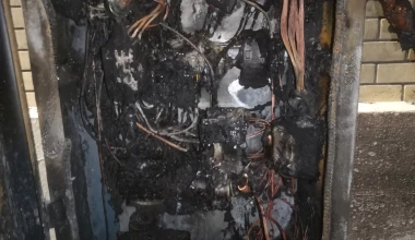 Λαμπάδιασε Tesla στην Αθήνα – Δεν έπαθε τίποτα η μπαταρία (αποκλειστικές εικόνες)