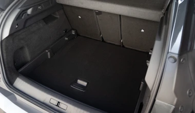 Γιατί όλοι αγοράζουν αυτά τα δύο SUV της Peugeot; Τι διαφορετικό έχουν

