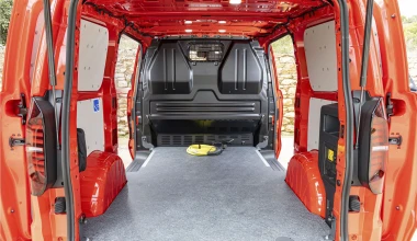 Οδηγούμε στο Λαύριο το νέο Volkswagen Transporter - Οι τιμές στην Ελλάδα