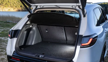 Honda ZR-V vs Toyota Corolla Cross: Ποιο υβριδικό SUV κερδίζει;