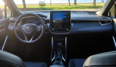 Honda ZR-V vs Toyota Corolla Cross: Ποιο υβριδικό SUV κερδίζει;