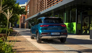 Οδηγούμε στη Βαρκελώνη το νέο BYD Atto 2 DM-i – Πρώτες τιμές στην Ευρώπη