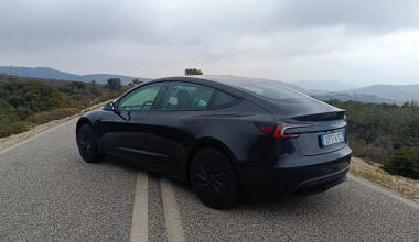 Οδηγούμε τη νέα και πιο προσιτή έκδοση του Tesla Model 3! 