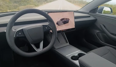 Οδηγούμε τη νέα και πιο προσιτή έκδοση του Tesla Model 3! 