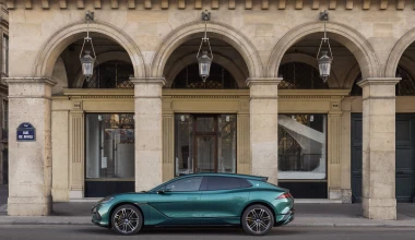 Άνοιξαν οι παραγγελίες για το κινεζικό αυτοκίνητο που φορτίζει σε 5 λεπτά - Με τιμή στην Ευρώπη από 117.500 ευρώ