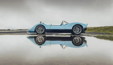 Ζυγίζει λιγότερο από ένα Mazda MX-5, έχει 700 ίππους και κανένα ηλεκτρονικό βοήθημα!