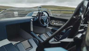 Ζυγίζει λιγότερο από ένα Mazda MX-5, έχει 700 ίππους και κανένα ηλεκτρονικό βοήθημα!