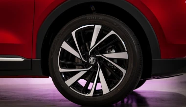 MG ZS MAX: To ολοκληρωμένο C-SUV που αγοράζεις σε τιμή supermini! 