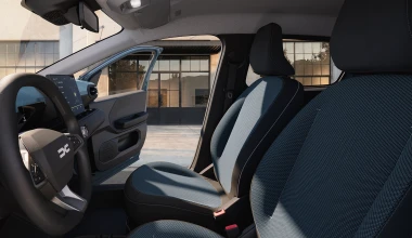 Νέο Dacia Spring: Το είδαμε από κοντά στο Παρίσι - Οι πρώτες τιμές
