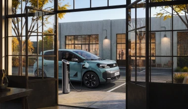 Νέο Dacia Spring: Το είδαμε από κοντά στο Παρίσι - Οι πρώτες τιμές