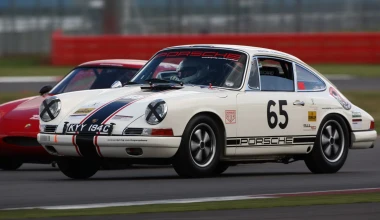 1.208 Porsche 911 στην πίστα