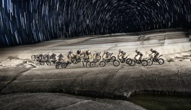 Julien, πιάσε δύο νεράκια κι έναν μέτριο