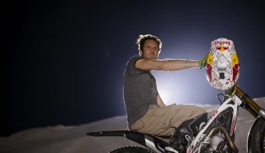 Julien, πιάσε δύο νεράκια κι έναν μέτριο

