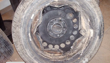 Μετέφεραν ηρωίνη στις ζάντες δύο αυτοκινήτων