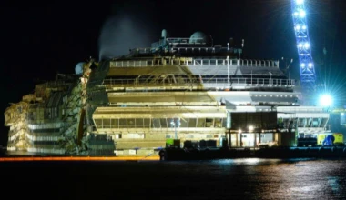 Όρθιο το Costa Concordia