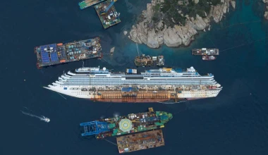Όρθιο το Costa Concordia