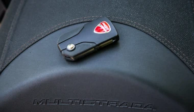 Audi RS3 vs Ducati Multistrada 1200