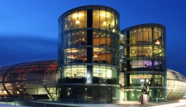 Ο μαγικός κόσμoς της Hangar-7