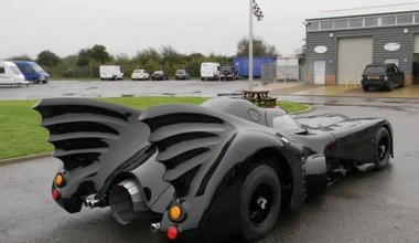 Λειτουργικό Batmobile με φλογοβόλο 