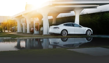 UPDATE: Tesla S για ρεκόρ Guinness
