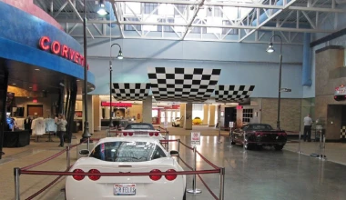 Κατάρρευση ορόφου στο μουσείο Corvette