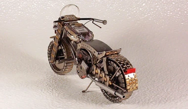 Μινιατούρες-γλυπτά από ρολόγια χειρός