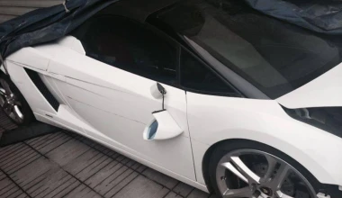 (UPDATE VIDEO) Παρκαδόρος τρακάρει Lamborghini Gallardo Spyder
