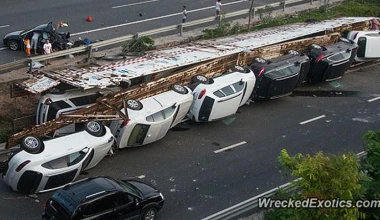 Τουμπάρισμα νταλίκας στην Κίνα με Porsche Macan

