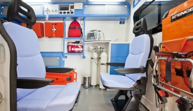 Παράδοση ασθενοφόρων από τη Mercedes-Benz Ελλάς