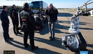 Video: Φορτηγό κάνει άλμα πάνω από μονοθέσιο