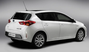 Νέο Toyota Auris Hybrid 2013