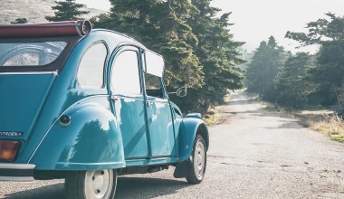 Ένα 2CV στον δρόμο του Cactus