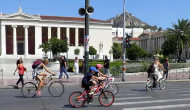 Πανεπιστημίου: κλειστή στα ΙΧ, ανοιχτή στον κόσμο