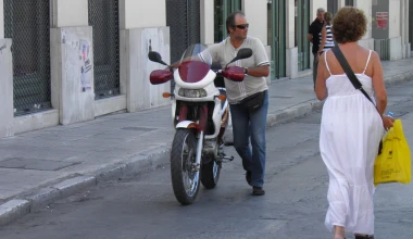 Πανεπιστημίου: κλειστή στα ΙΧ, ανοιχτή στον κόσμο