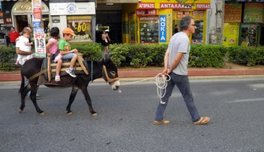 Πανεπιστημίου: κλειστή στα ΙΧ, ανοιχτή στον κόσμο