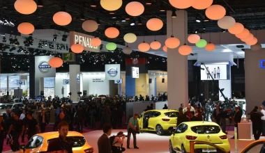 Video: Στήσιμο περιπτέρου στο Σαλόνι Παρισιού