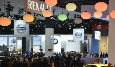 Video: Στήσιμο περιπτέρου στο Σαλόνι Παρισιού