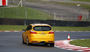 Ford Focus ST @ Brands Hatch