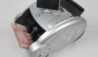 Μετρητής χρημάτων με το αστέρι της Mercedes-Benz