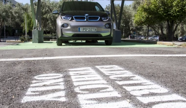 Ηλιακός Σταθμός Φόρτισης οχημάτων στην Αθήνα