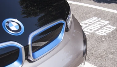 Ηλιακός Σταθμός Φόρτισης οχημάτων στην Αθήνα