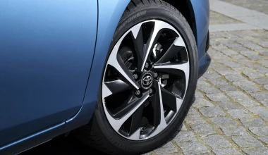 Οδηγούμε Νέο Toyota Auris