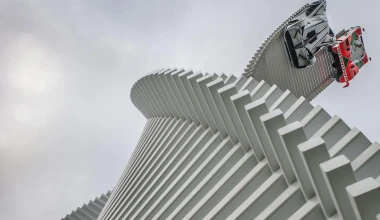 Γλυπτό της Mazda στο Goodwood