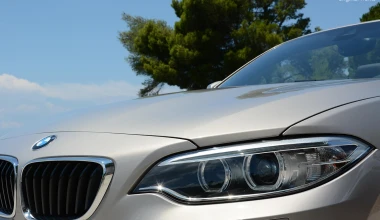 BMW 220i Cabrio vs BMW R nineT