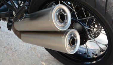 BMW 220i Cabrio vs BMW R nineT