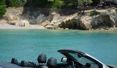 BMW 220i Cabrio vs BMW R nineT