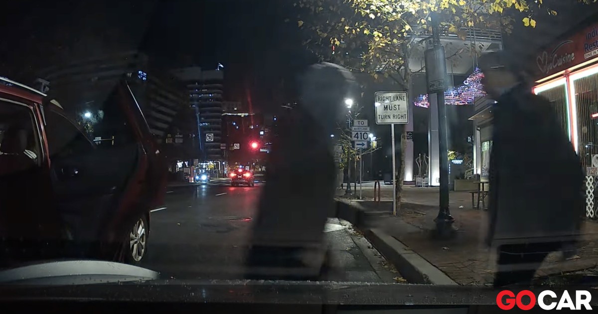 Επικό video: Πήγαν να κλέψουν Porsche και δεν ήξεραν να την οδηγήσουν - Οι ληστές αφού απέσπασαν υπό την απειλή όπλου τα κλειδιά από τον ιδιοκτήτη της Porsche, επιβιβάστηκαν στο όχημα αλλά δυστυχώς γι’ αυτούς το σασμάν ήταν χειροκίνητο!