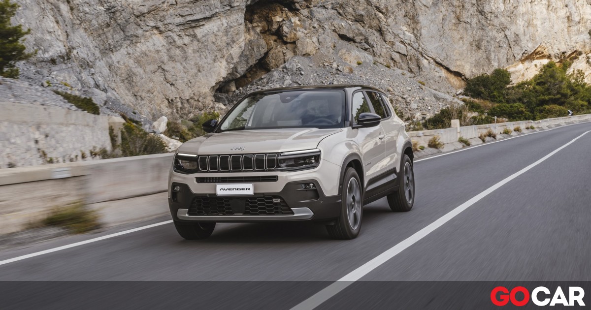 Νέο Jeep Avenger e-Hybrid – Καίει 5 lt/100 km και δεν έχει Τέλη Κυκλοφορίας - Η Jeep αποκάλυψε τη νέα έκδοση του Avenger με το σύστημα e-Hybrid και τον ήπια υβριδικό κινητήρα βενζίνης 1,2 lt, με αυτόματο κιβώτιο 6 σχέσεων.