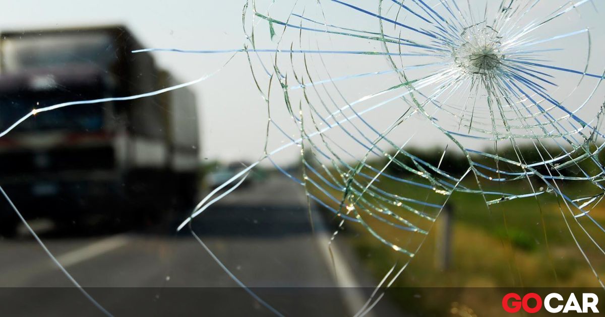 Ελλάδα: Σε ποια γέφυρα της εθνικής οδού πετούν πέτρες στους οδηγούς – Σπάνε αυτοκίνητα  - Στο συγκεκριμένο σημείο, οι γνωστοί-άγνωστοι της περιοχής πετούν κατά καιρούς πέτρες στα διερχόμενα αυτοκίνητα. Οδηγοί και επιβάτες κινδυνεύουν πραγματικά.